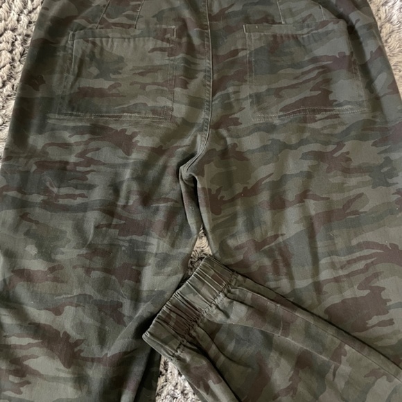 Cotton/Span Green Camo Cargo Joggers - Picture 3 of 3